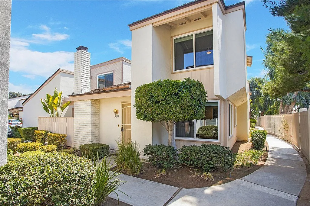 3 bed, 1462 sqft, $3,875 — Photo 1