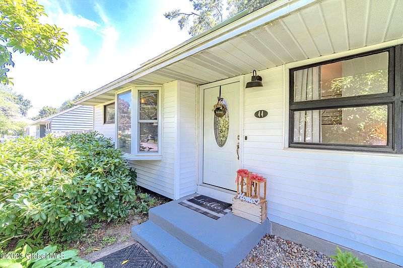 4th image of 44 Terry Avenue