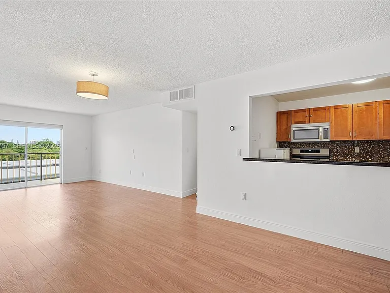 7150 Indian Creek Dr #402 — Photo 18