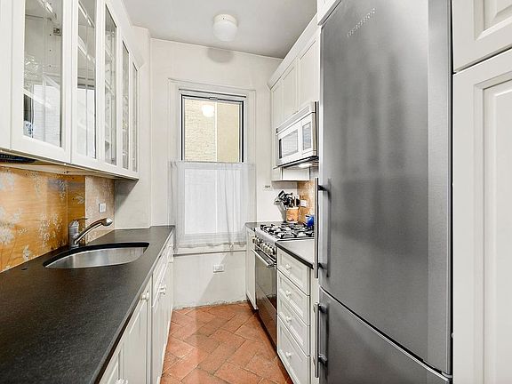 3rd image of 155 E 73rd St APT 1D