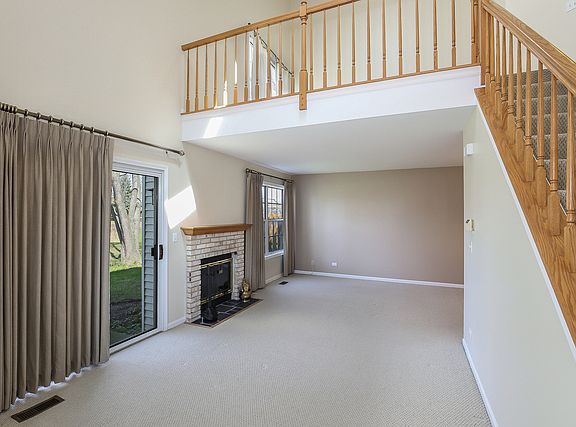 5th image of 297 Cumberland Ct