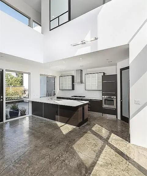 3343 Rowena Ave — Photo 10