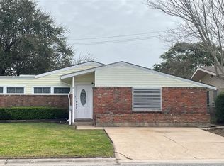 17 Manor Way, Galveston, TX 77550