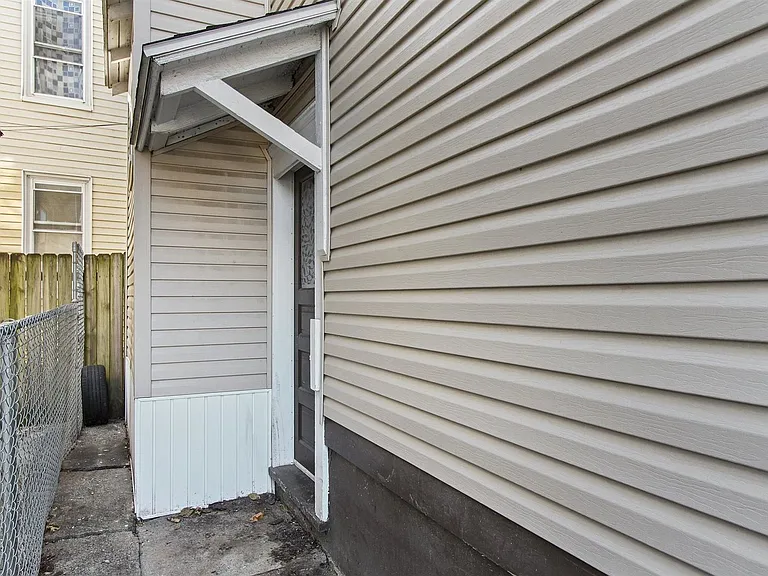 34 S Royal St — Photo 23