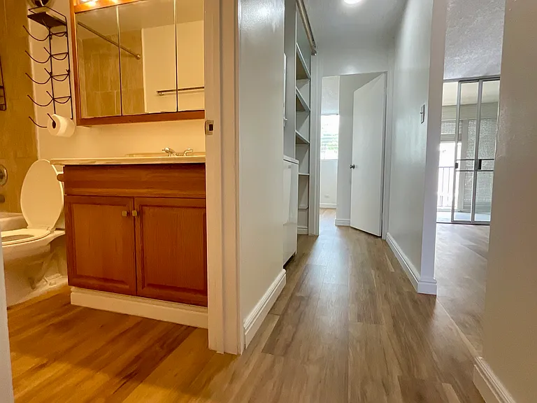 1634 Nuuanu Ave #207 — Photo 28