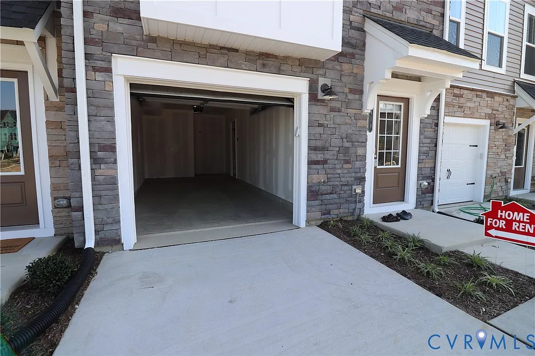 3 bed, 4.0 bath, 2138 sqft, $2,750 — Photo 4