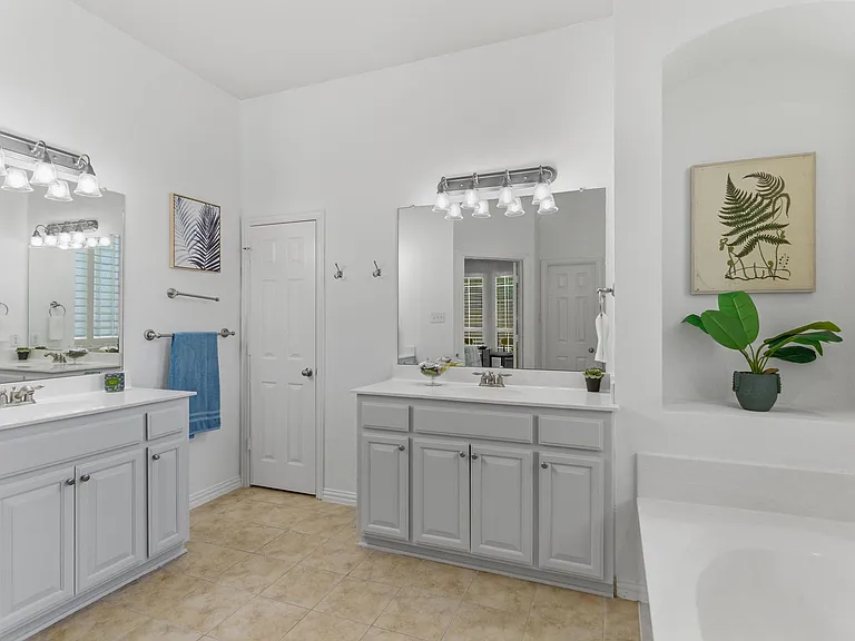 2437 Fawn Meadow Dr — Photo 17