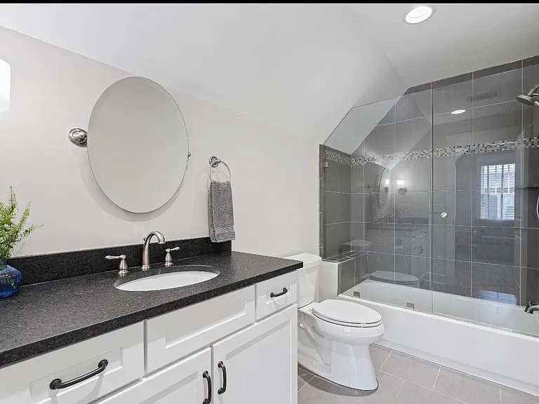 1109 Lawrence Ave — Photo 27