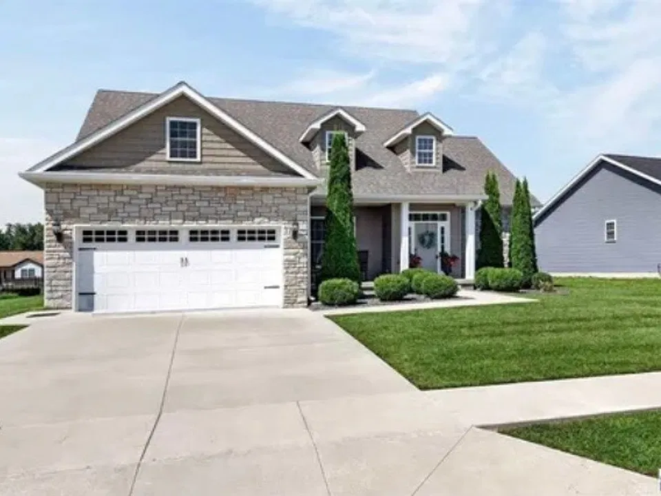123 Mayflower Dr
