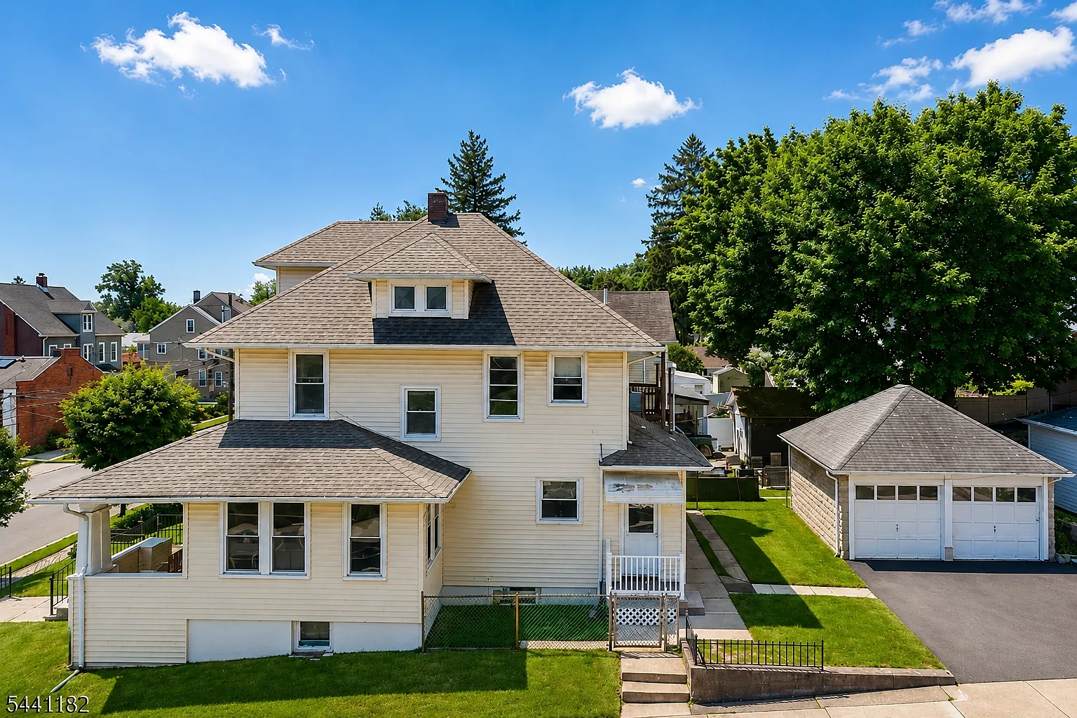 3 bed, $3,195 — Photo 2