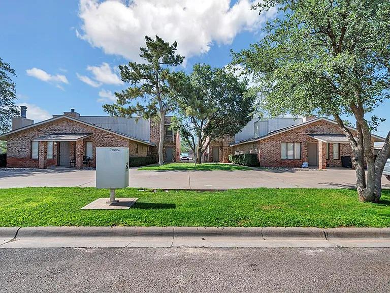422 W Pecan Ave #D — Photo 1