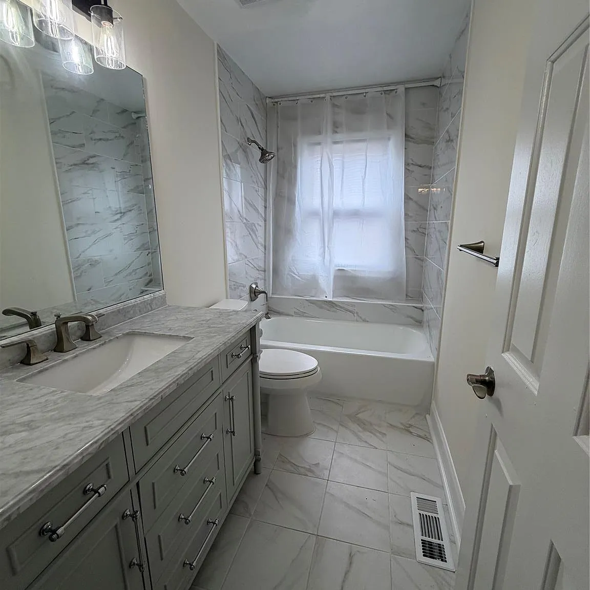 3 bed, 3.0 bath, 1725 sqft, $3,600 — Photo 3