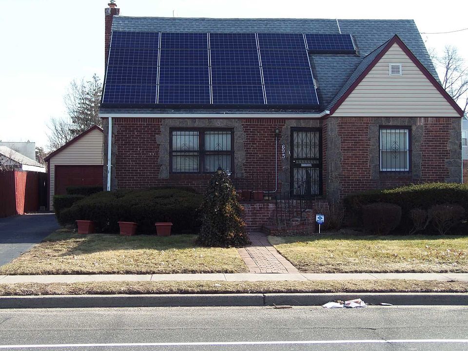 1st image of 695 Uniondale Ave