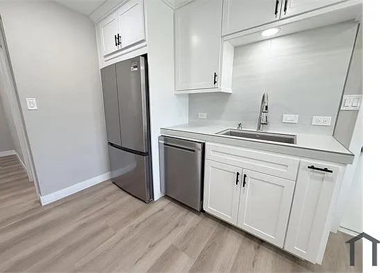 207 Howard St — Photo 3