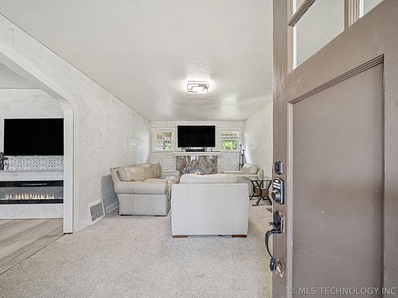5th image of 1828 N Denver Ave
