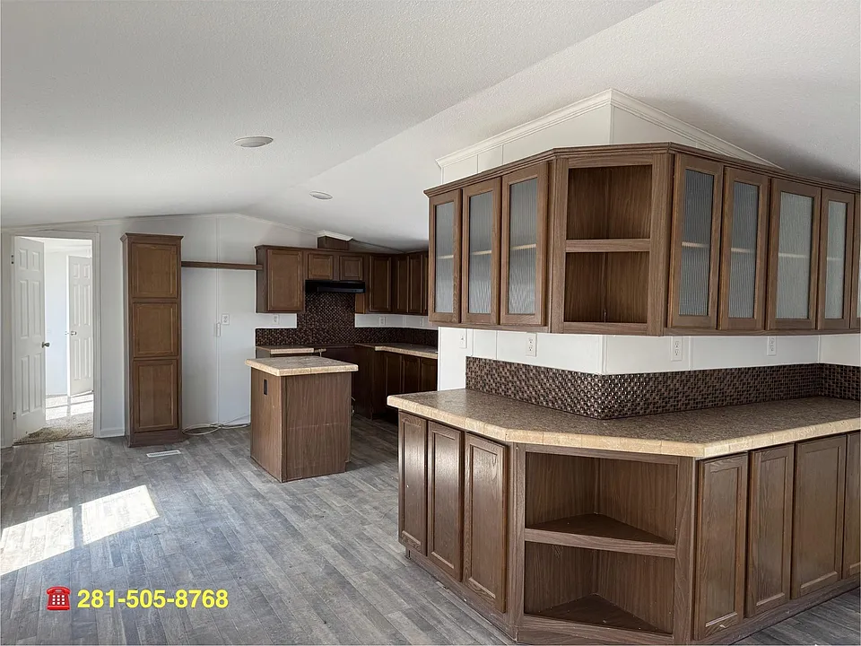 16206 Wood Dr