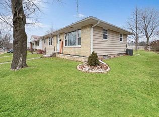 937 Seymour St, Reedsburg, WI 53959