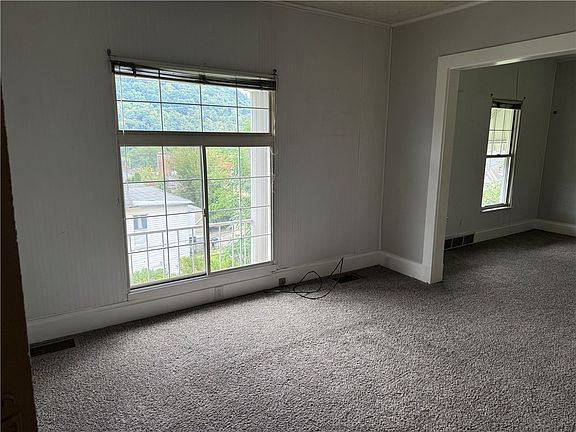 3rd image of 401 3rd St