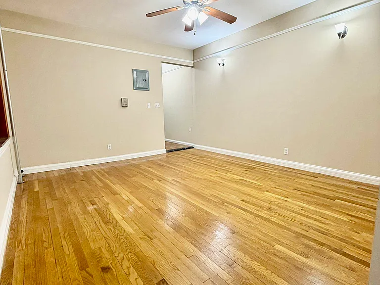 33-78 11th St #3C — Photo 1