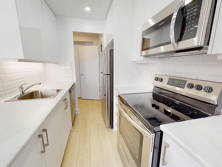 1170 Fennell Ave E — Photo 17
