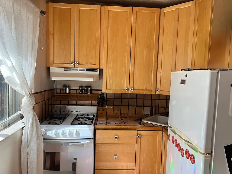 613 Salazar St #C — Photo 5