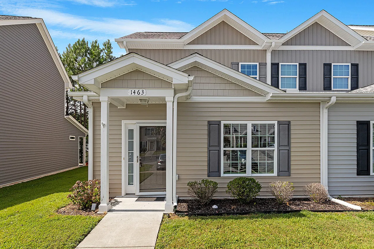 3 bed, 2.5 bath, 1437 sqft, $1,650 — Photo 1