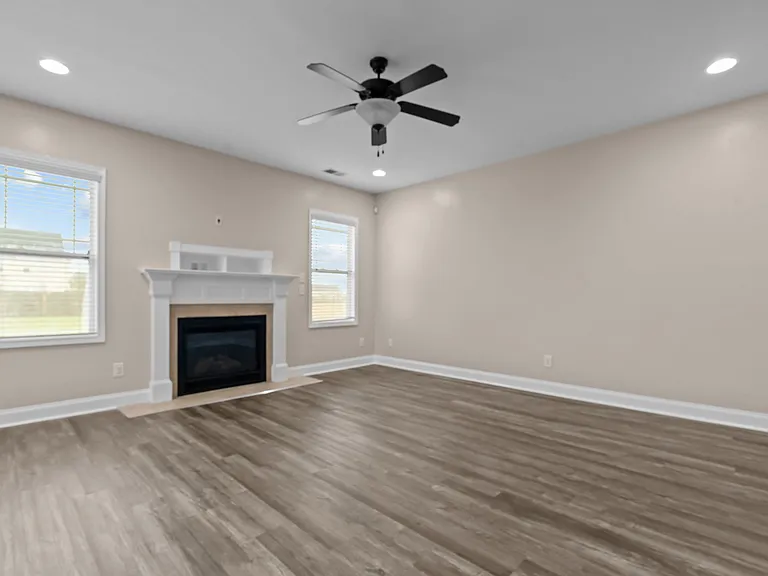 133 Lockwood Dr — Photo 8