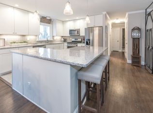 8 Holiday Rd, Manalapan, NJ 07726