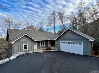 5 Two Ponds Dr, Sapphire, NC 28774