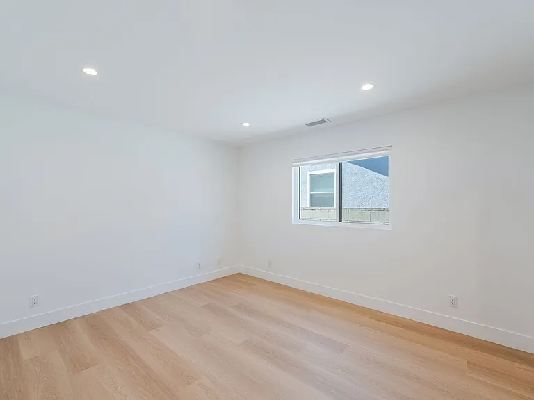 1415 W 222nd St — Photo 21