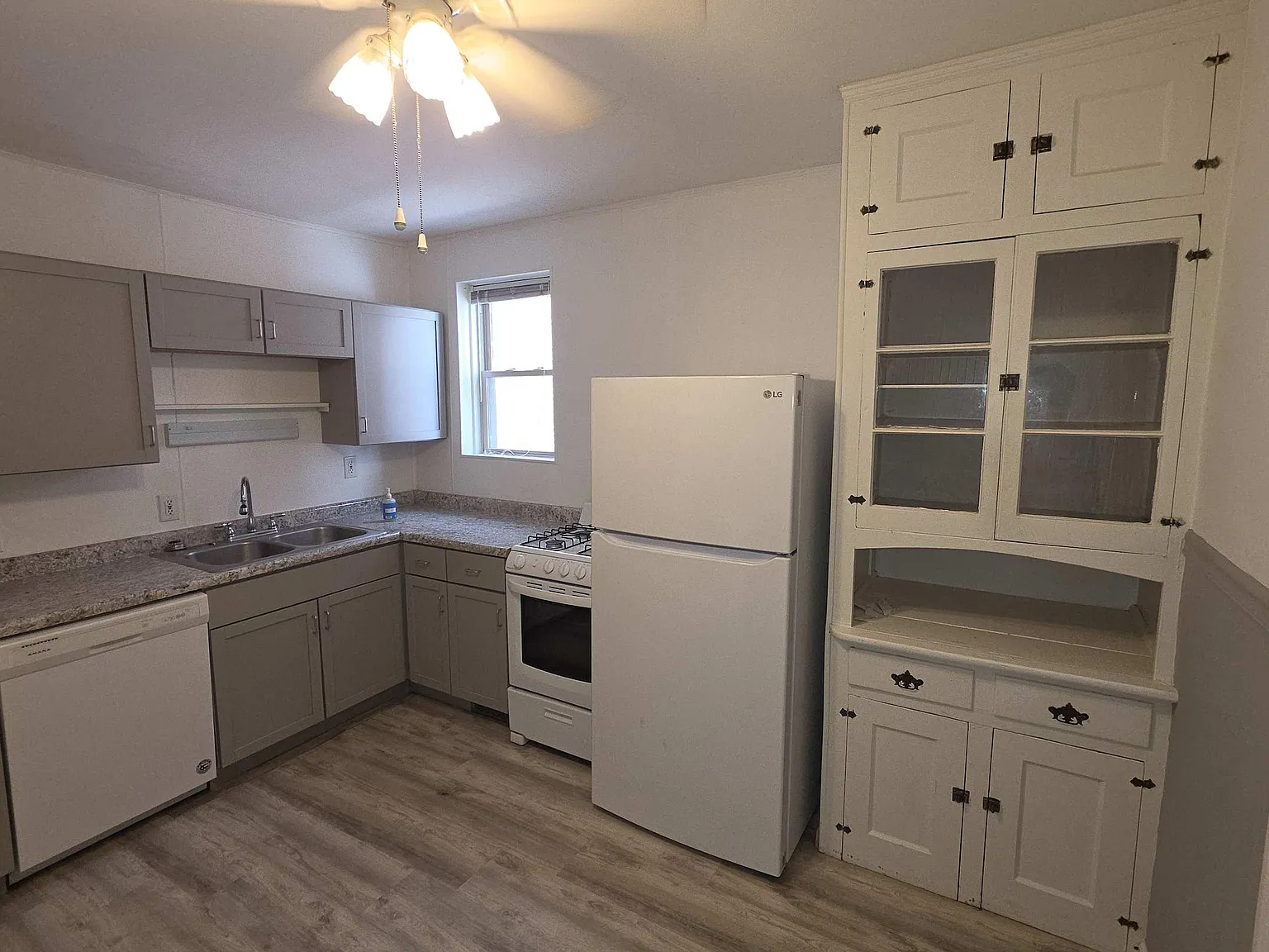 1B: 1404 Woodland Drive - 1N — Photo 1