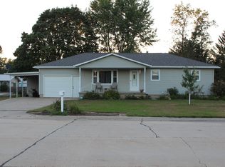 1110 N 2nd St, Manchester, IA 52057