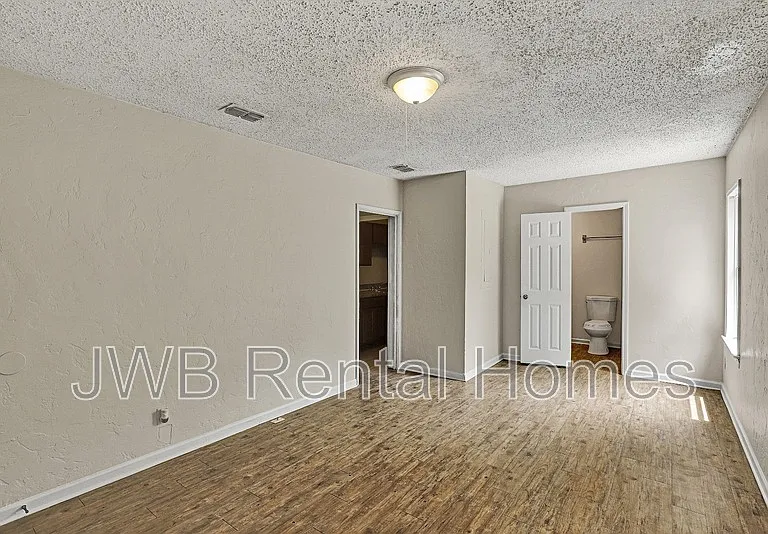 7823 Paul Jones Dr — Photo 4