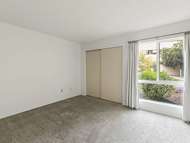 10922 Eastrail #2-34 — Photo 10