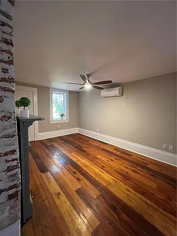 1119 Bourbon St #4 — Photo 12