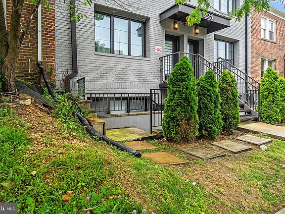 3rd image of 1223 Meigs Pl NE #101