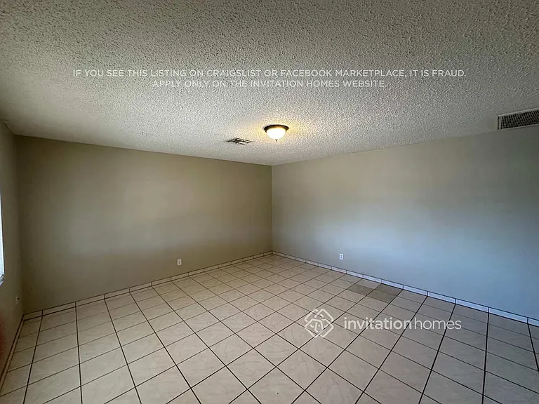 3808 W Glendale Ave — Photo 4