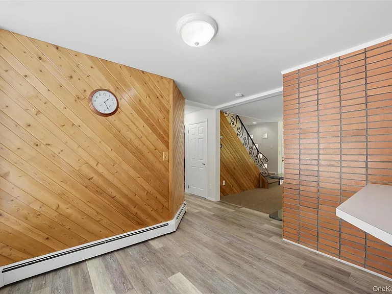 58 Carolan Rd E — Photo 14
