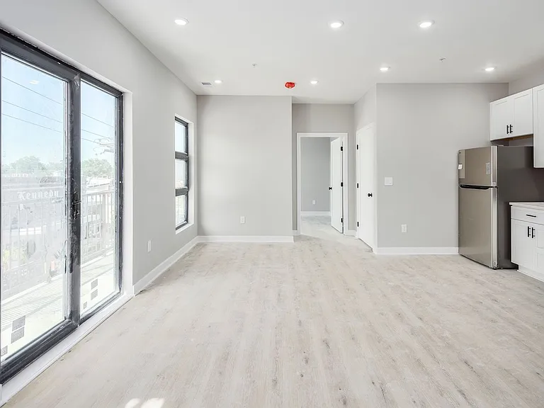 317 Kennedy St — Photo 11
