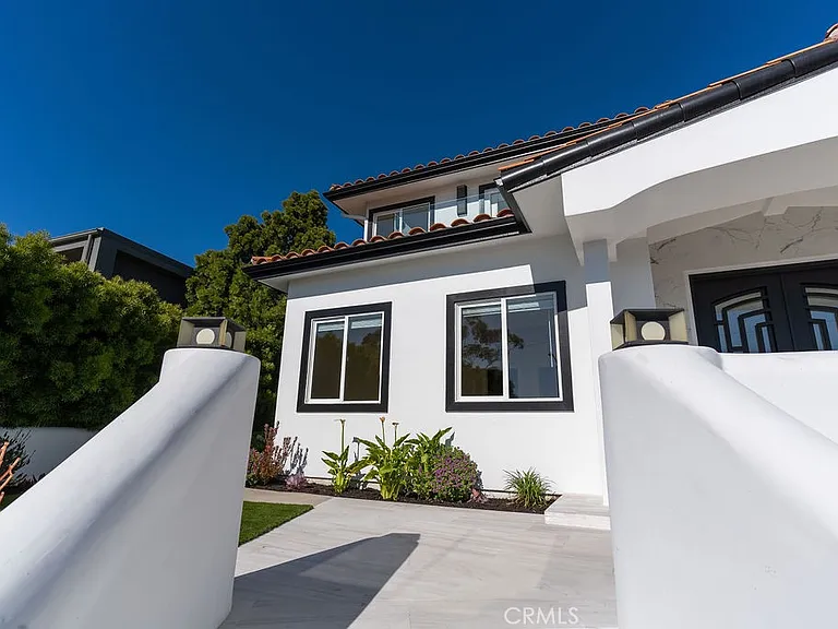 2850 Zell Dr — Photo 6