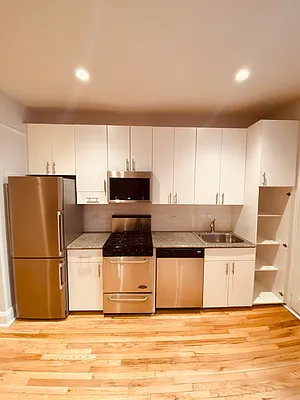 Rented by Metropolis Real Estate of Manhattan | media 6