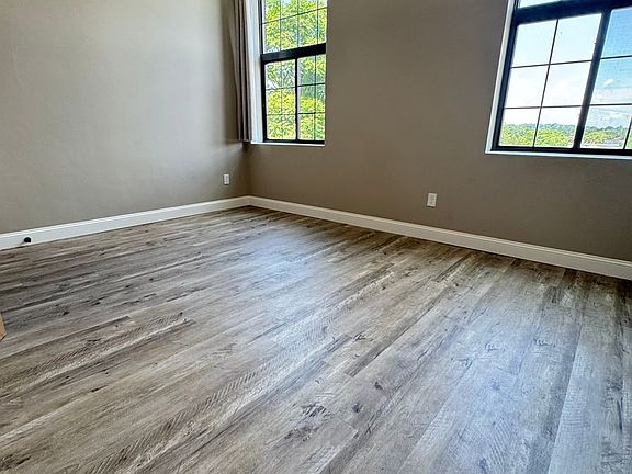 5th image of 70 Webster St #208