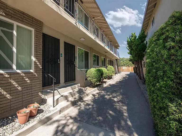 Hamilton Manor Apartments — Photo 5