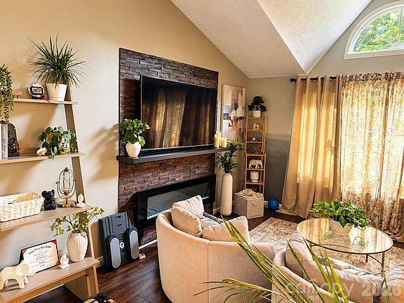 5th image of 9100 Touchstone Ln #22