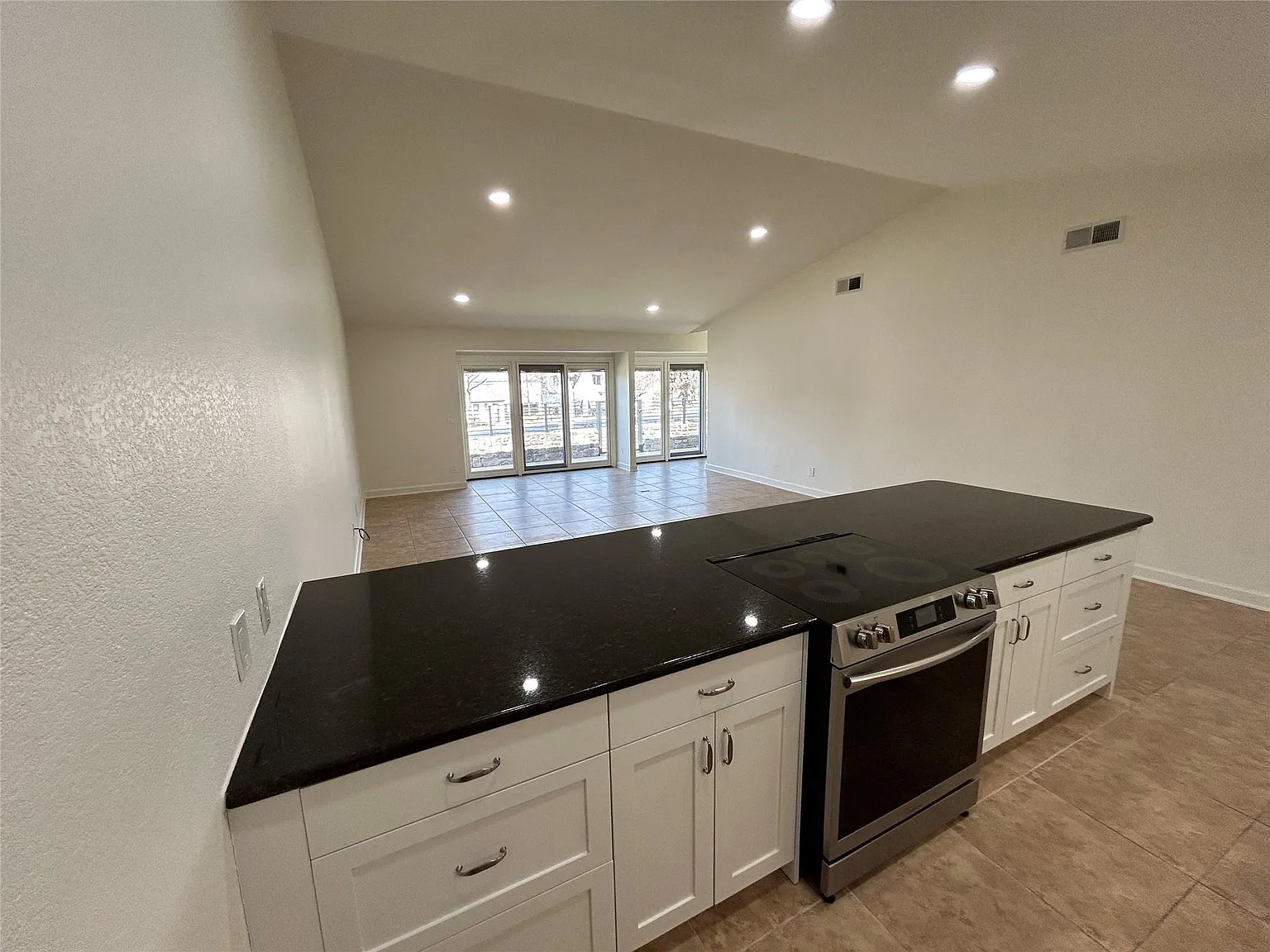 2 bed, 2.0 bath, 1243 sqft, $2,150 — Photo 3