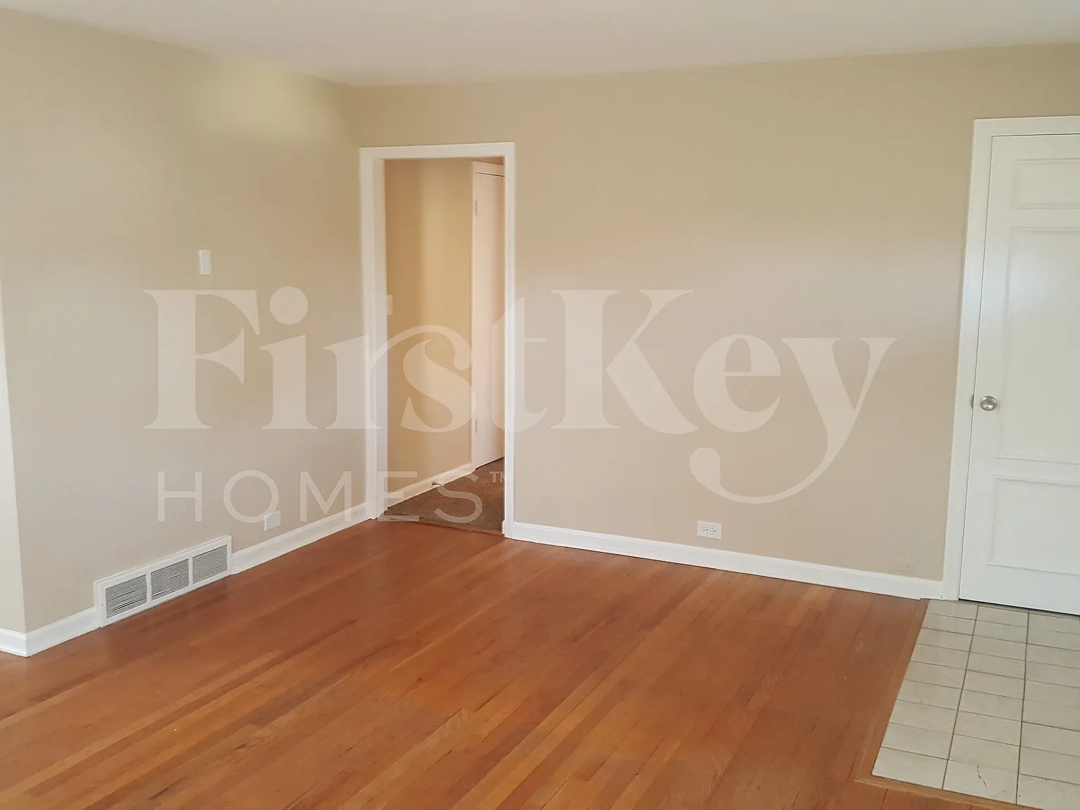 3 bed, 2.0 bath, 1100 sqft, $2,455 — Photo 3