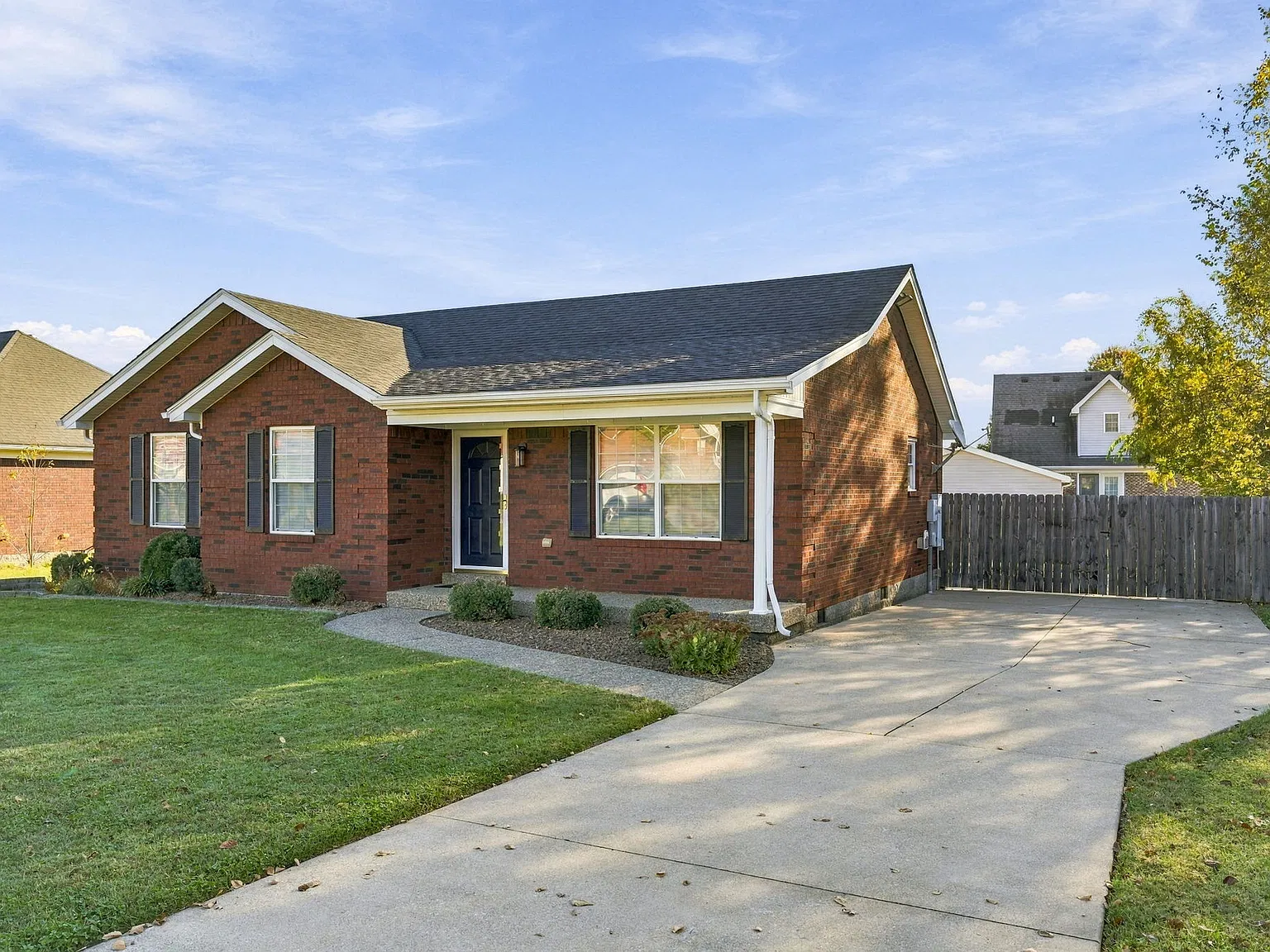 3 bed, 1214 sqft, $1,995 — Photo 1