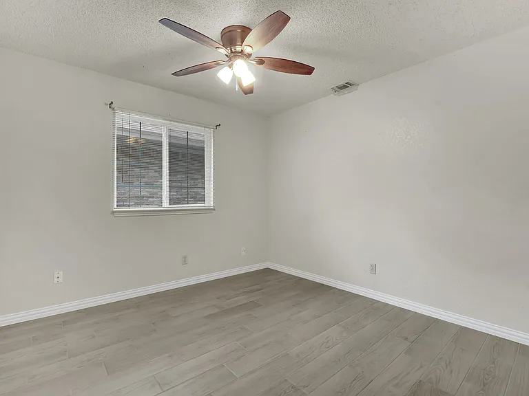 411 S Las Vegas Trl — Photo 9