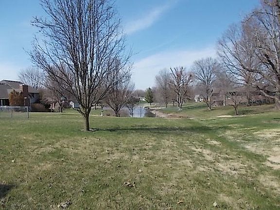 3rd image of 657 N Lake Dr