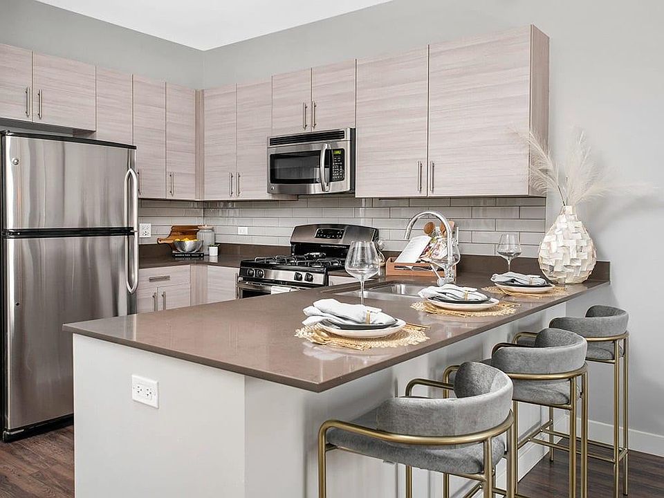 1st image of 1215 W Madison St #316